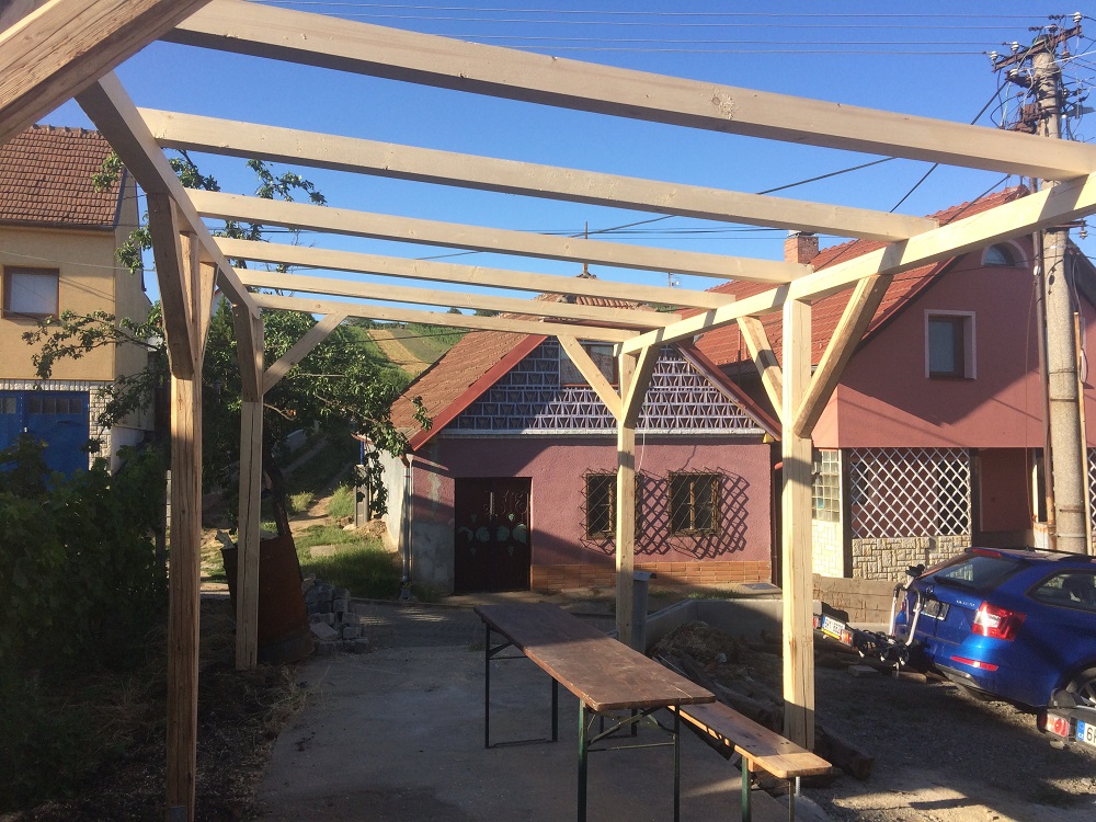 pergola u sklepa Novák a Fojtík